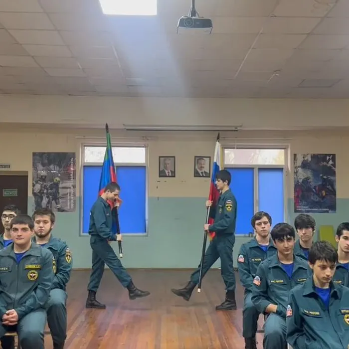 Торжественная церемония выноса флагов